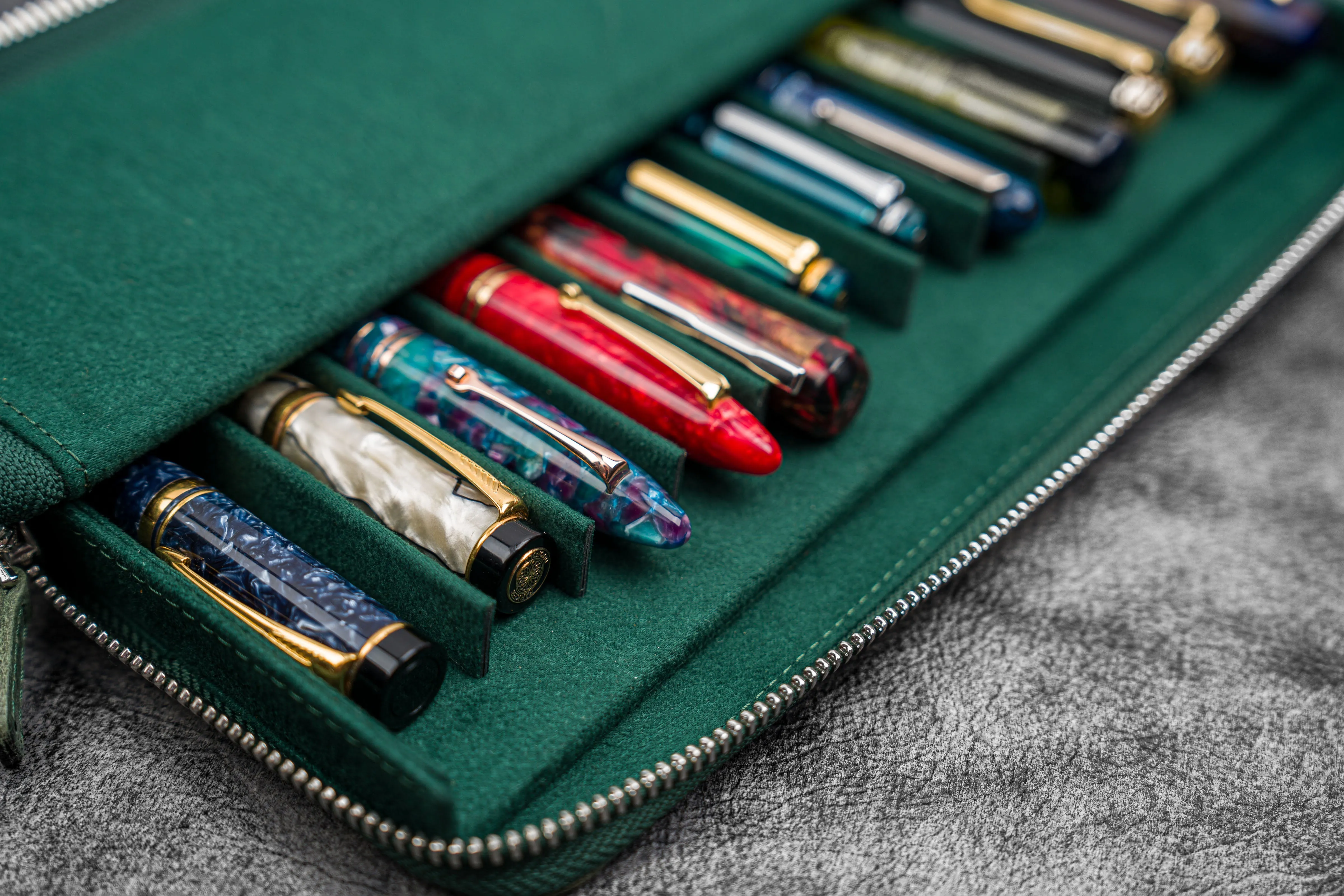 Leather Zippered Magnum Opus 12 Slots Hard Pen Case with Removable Pen Tray - Crazy Horse Forest Green