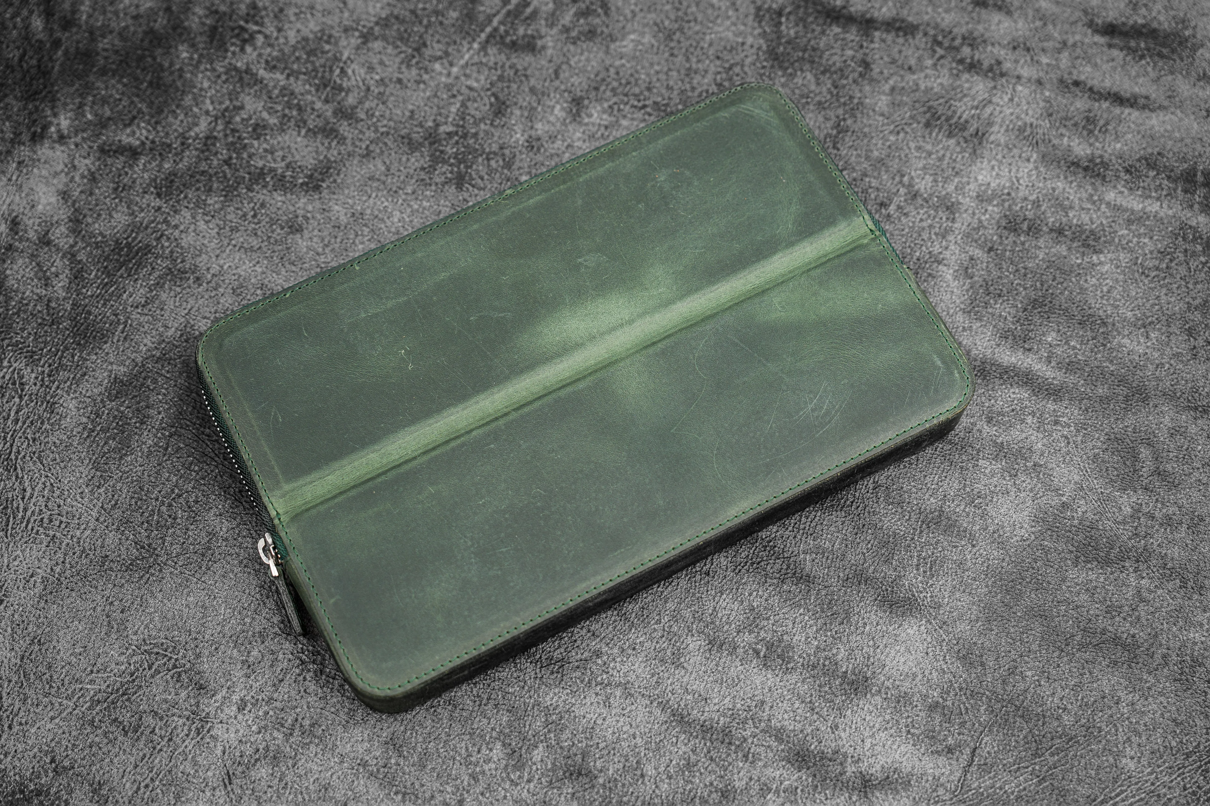 Leather Zippered Magnum Opus 12 Slots Hard Pen Case with Removable Pen Tray - Crazy Horse Forest Green