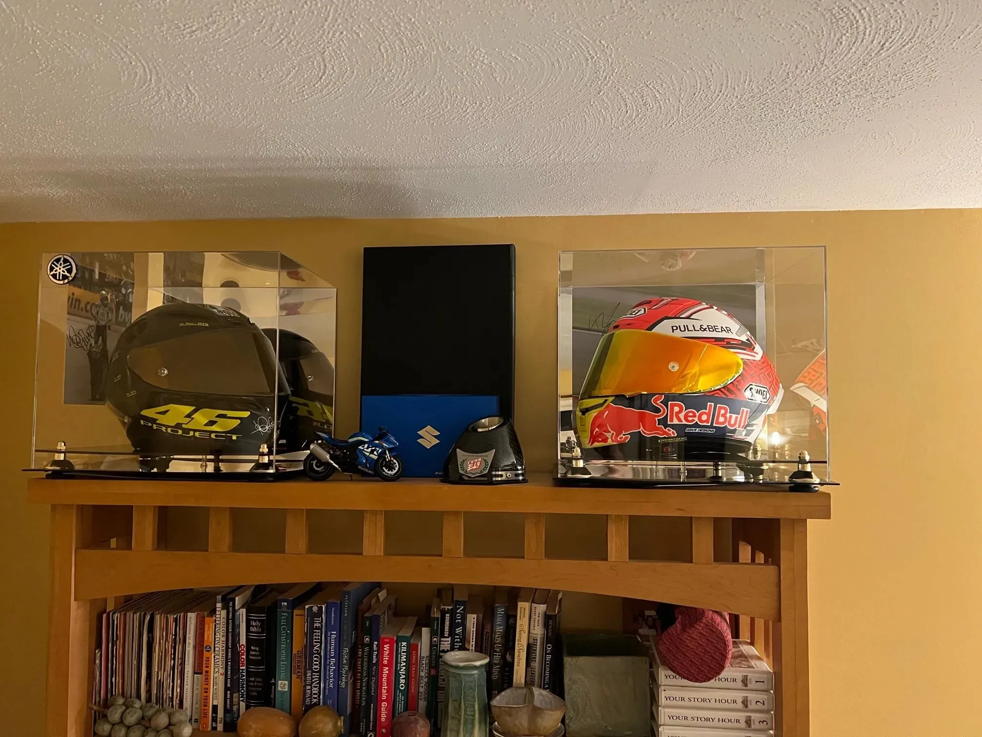 Motorcycle Nascar or Motocross Racing Helmet Display Case - Mirror No Wall Mount (A024/V61)