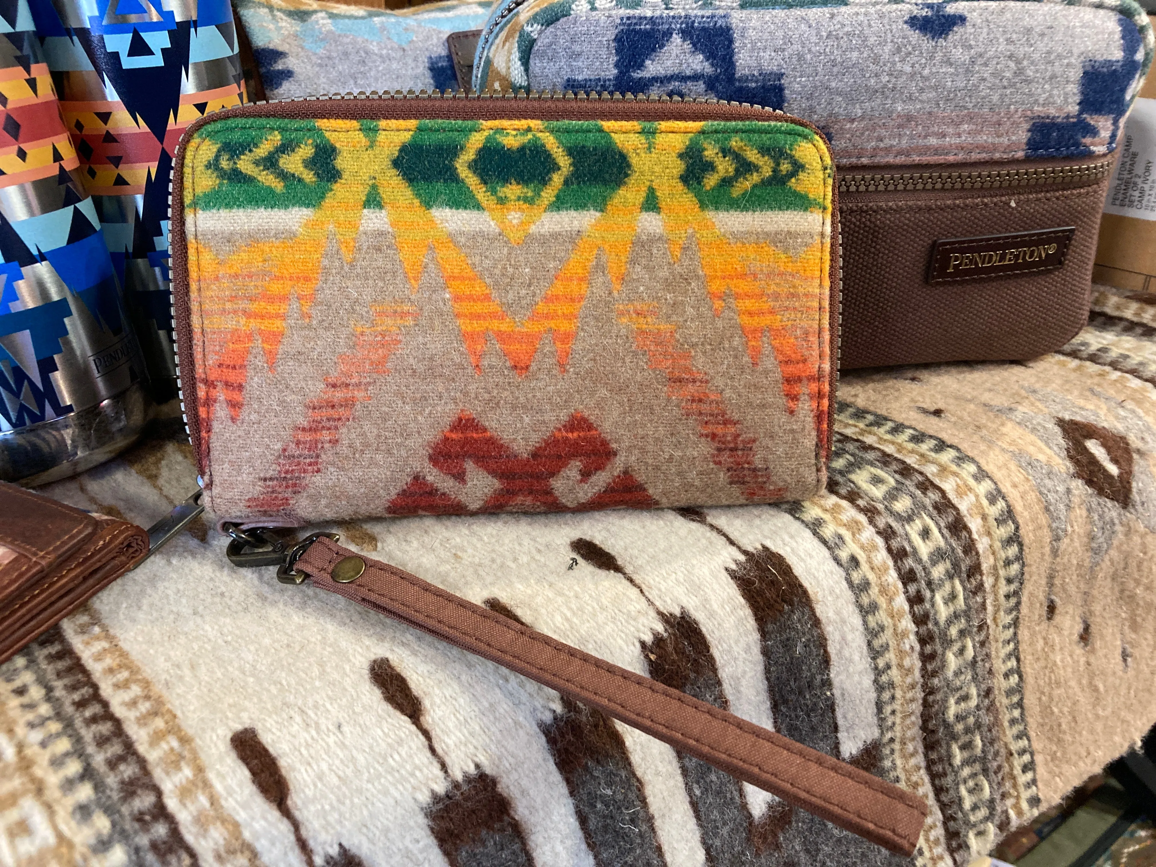 Pendleton Smartphone wallet in the Sawtooth Mountain pattern