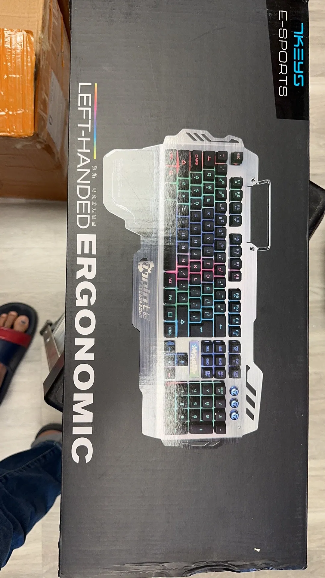 PK900 luminous RGB game keyboard dazzling light metal panel with hand support